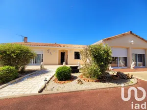 Traditional house in Thuré  (86540)