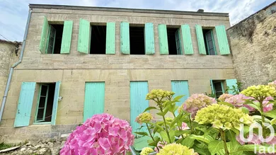 Building at Val de Virvée (33240)