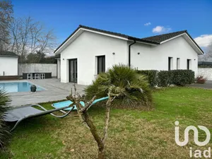 Traditional house at ROAILLAN (33210)