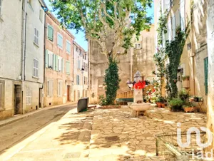 Townhouse in Signes (83870)