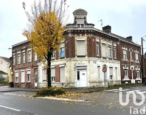Building at Hirson (02500)