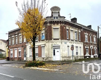 Building at Hirson (02500)