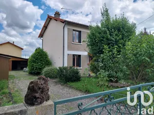 House at Saint-Beauzire (63360)