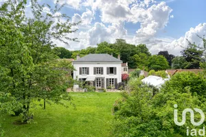 Mansion at Hardricourt (78250)