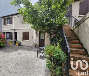 Building at La Courneuve (93120)