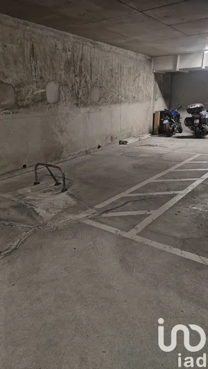 Parking at Meaux (77100)