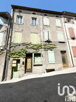 Village house at Montréal (11290)