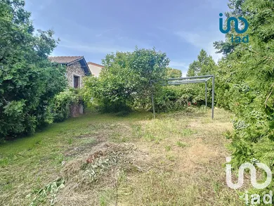 Village house in LUPÉ (42520)
