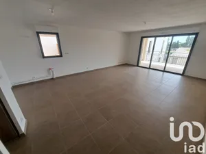 Apartment at Saint-Gilles (30800)