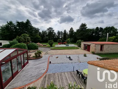 Domain at Grosbreuil (85440)