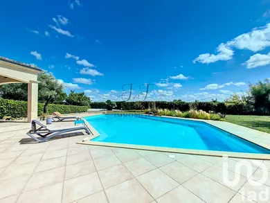 Architectural house in Tresses (33370)