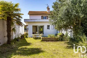Architectural house at Anglet (64600)