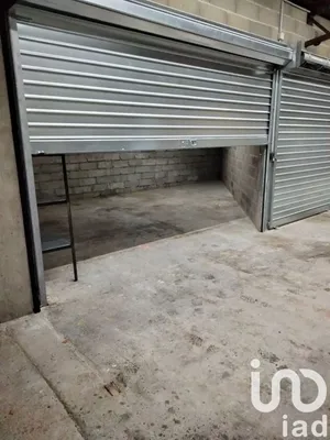 Parking at Beaucaire (30300)