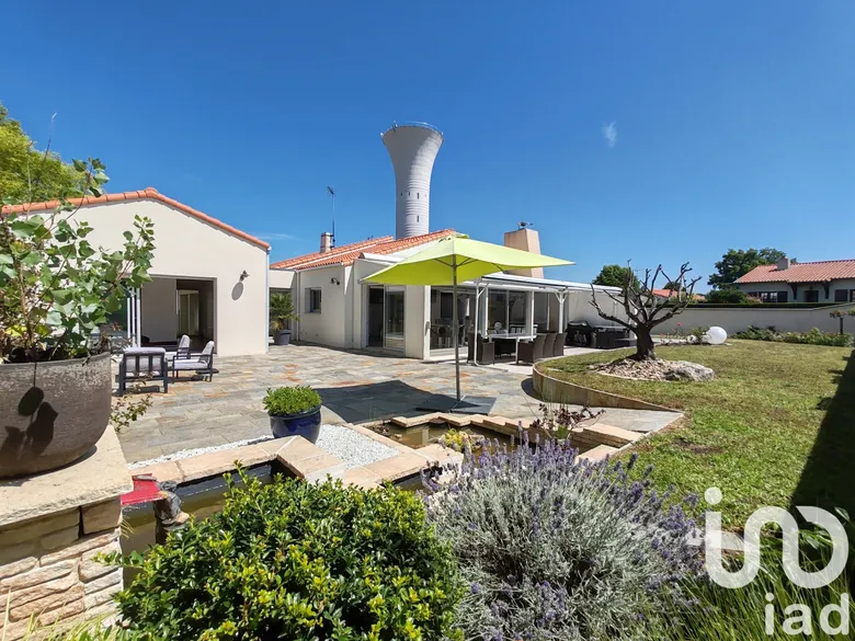 Maison 6 pièces 216 m² · à Le May-sur-Èvre · 216 m² · 379 000 €