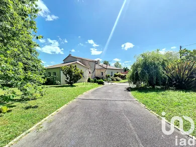 Architectural house in Tresses (33370)