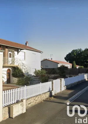 Village house at Yzernay (49360)