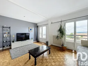 Apartment at Caluire-et-Cuire (69300)