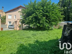 Village house at neulise (42590)