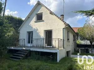 Building at Luzarches (95270)
