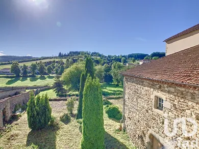 Demeure à Saint-Amant-Roche-Savine (63890)
