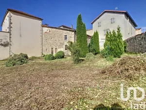 Mansion at Saint-Amant-Roche-Savine (63890)