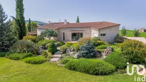 Maison traditionnelle à Villeneuve-de-Berg (07170)