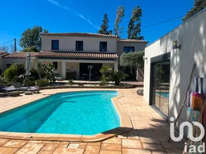 Maison à Saint-Cyr-sur-Mer (83270)