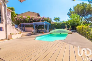 Maison à Roquebrune-sur-Argens (83520)