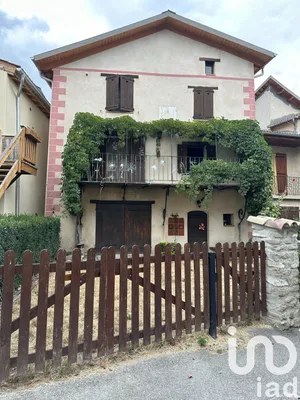 Village house at Thorame-Basse (04170)
