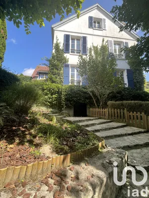 Traditional house at Mézy-sur-Seine (78250)
