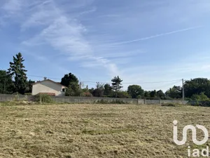 Terrain à bâtir à Orléat (63190)