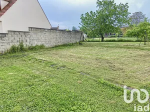 Building plot at OISSERY (77178)