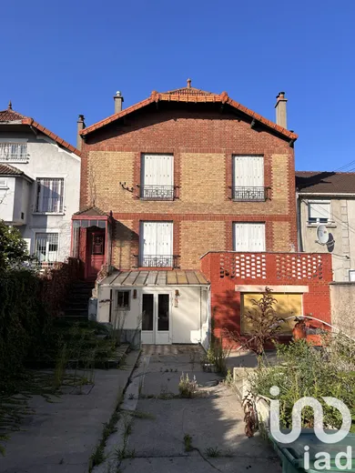 Building at Drancy (93700)