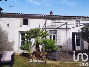 Maison de campagne à Saint-Romain-de-Benet (17600)