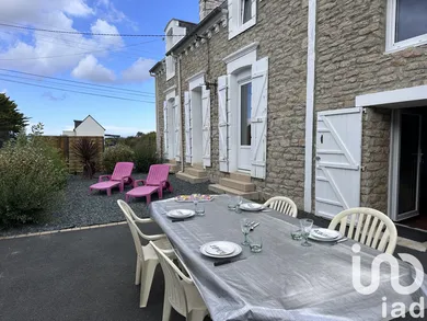 Traditional house at Treffiagat (29730)