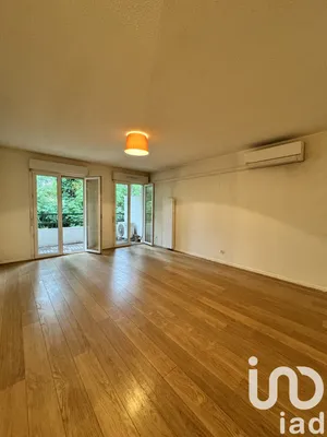 Apartment at Cenon (33150)