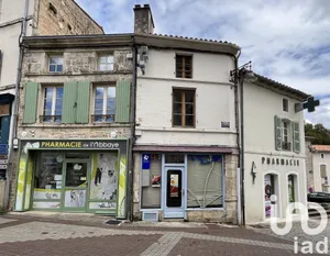 Building at Celles-sur-Belle (79370)