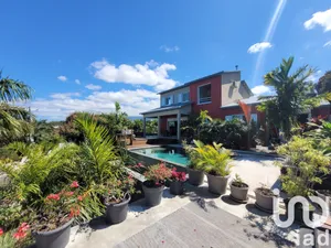 House at ENTRE DEUX (97414)