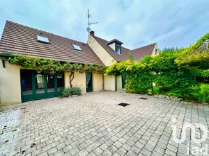 Traditional house at Le Meux (60880)