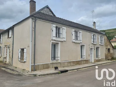 Traditional house at Bourguignons (10110)