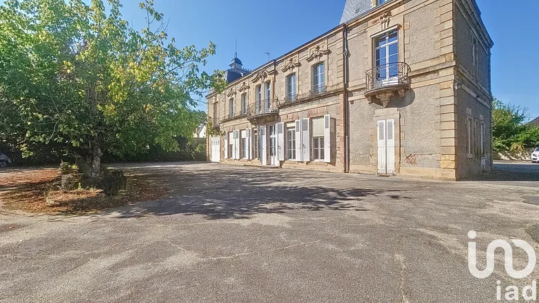 Maison 32 pièces 900 m² · à Moulins · 900 m² · 990 000 €