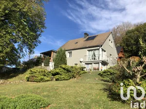 Maison traditionnelle à Murat-le-Quaire (63150)