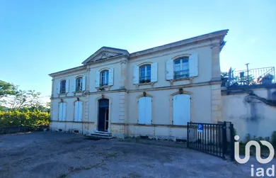 Building at Pujols (47300)