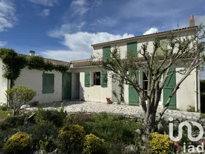 Traditional house at Ars-en-Ré (17590)