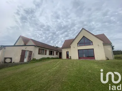 Traditional house at Mayet (72360)