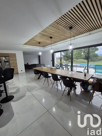 Architectural house at Vinzelles (63350)