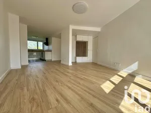 Apartment at Les Ulis (91940)