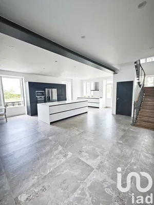 Castle at Champs-sur-Yonne (89290)