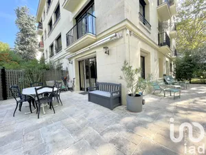 Apartment at Paris (75016)