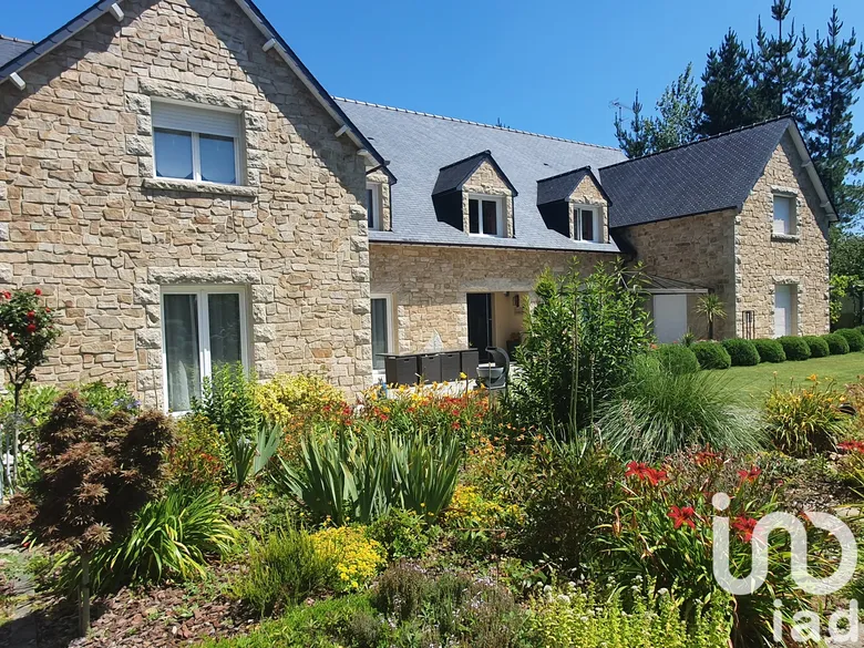 Maison 12 pièces 480 m² · à Pléguien · 480 m² · 850 000 €